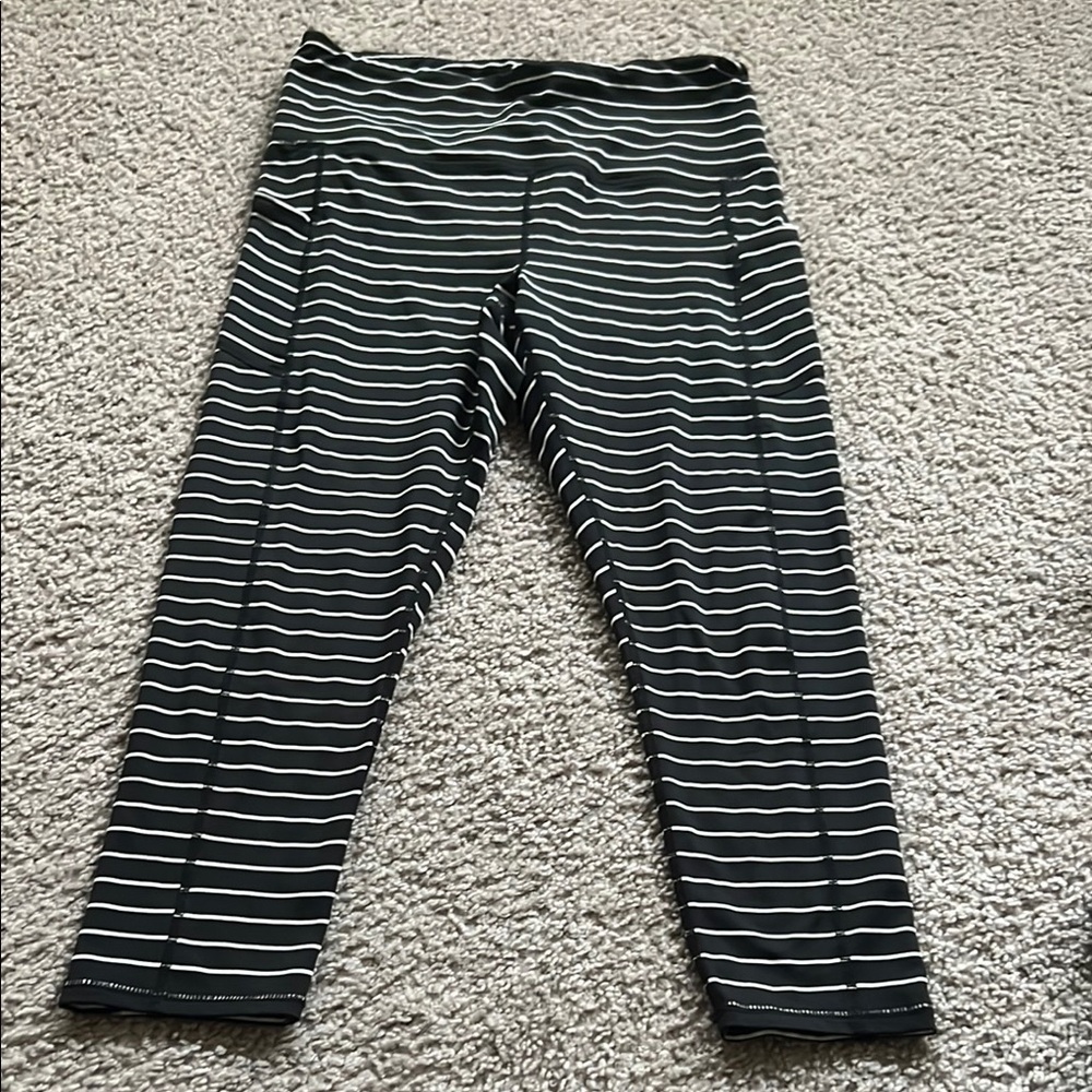 GAIAM Black and White Striped Capris